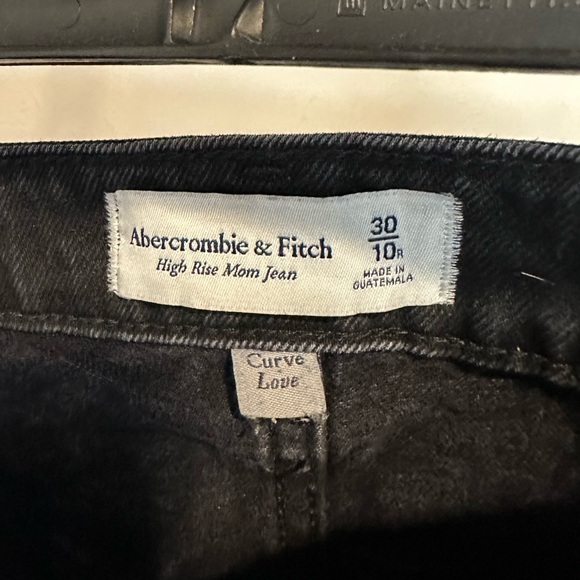 A&F High Rise Mom Jean - Picture 5 of 5